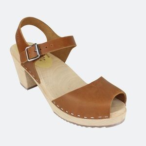 Highwood Open Toe Brown Oiled Nubuck Buckle Clog